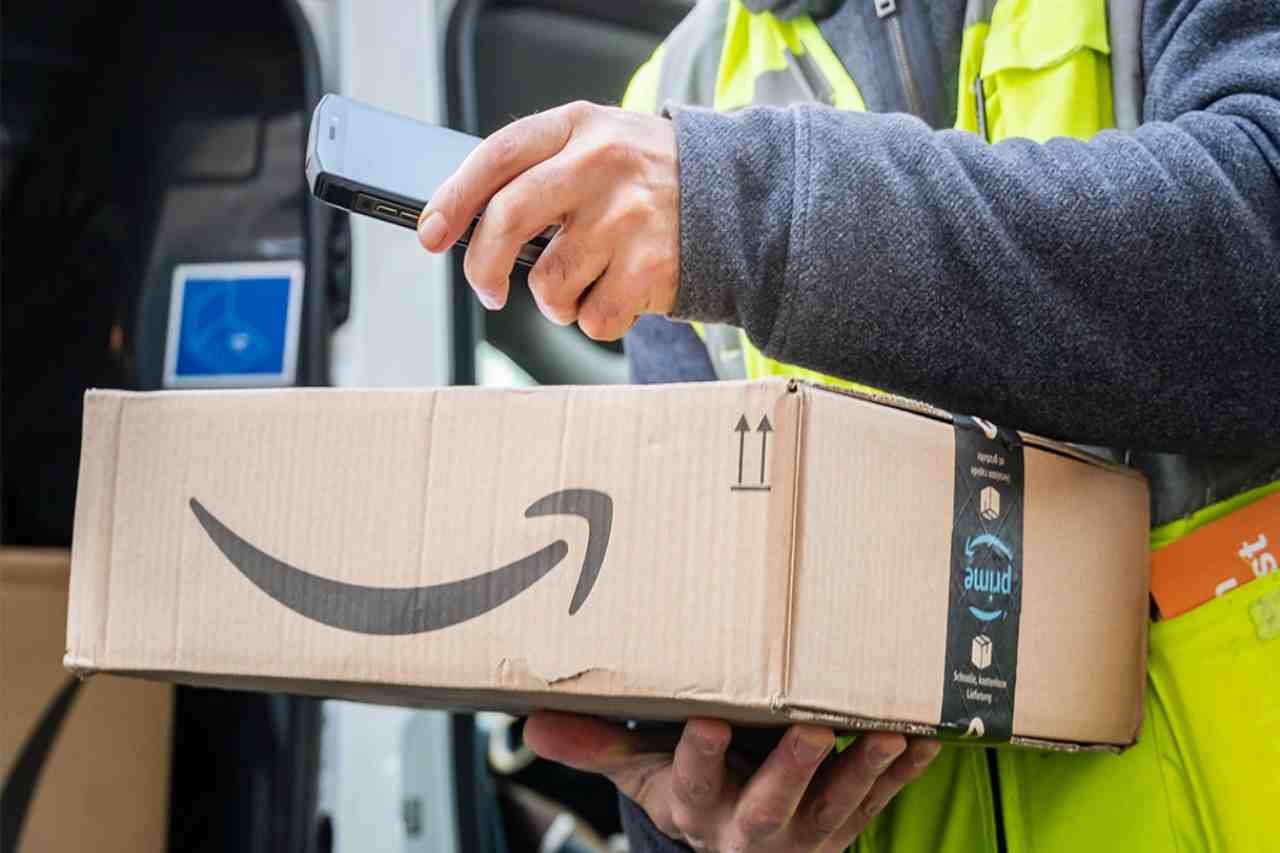 Amazon Regali Per Tutti Attenti Al Messaggio Sul Cellulare