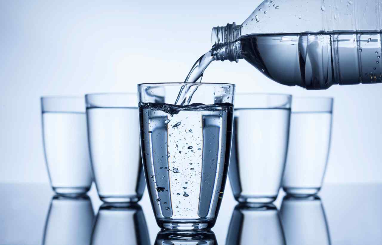bere acqua benefici